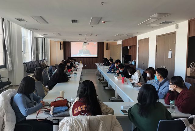 betway西汉姆联官网观看十九届六中全会新闻发布会-良乡学生会场_副本.jpg